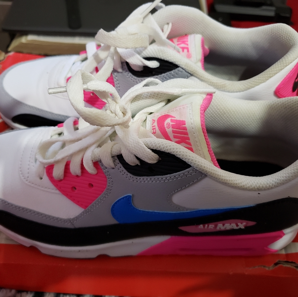 NIKE AIR MAX
